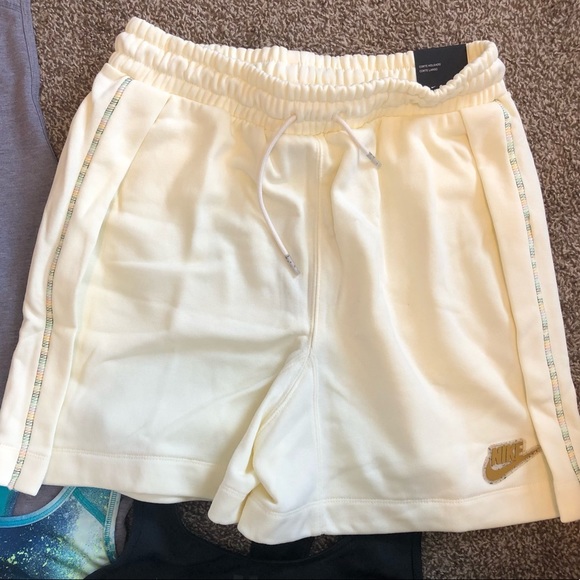 Nike Earth Day Fleece Shorts - Picture 4 of 7